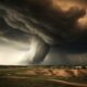 Почему торнадо возникают чаще в США