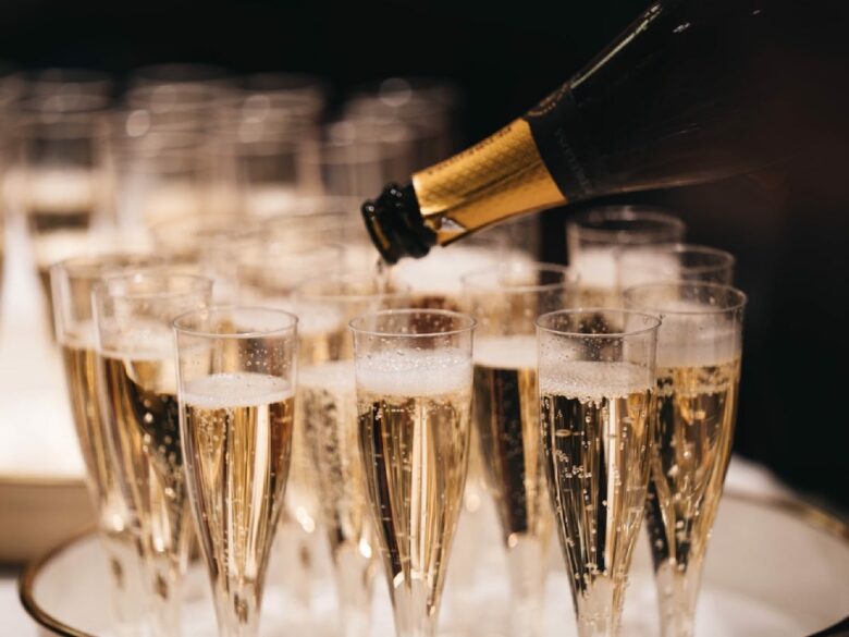 Тайна пузырьков шампанского: узнайте, откуда они на самом деле берутся
