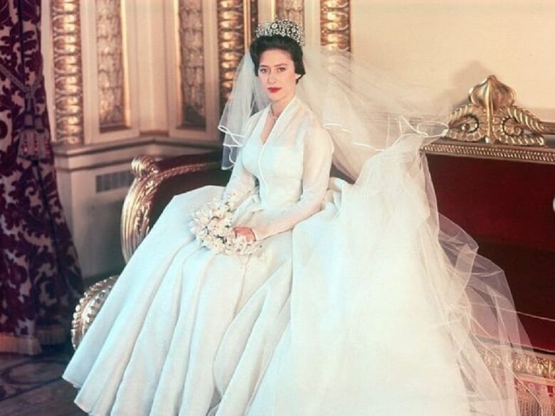 Вуаль длиной до собора: изумительное свадебное платье принцессы Маргарет позаимствовала другая королевская особа