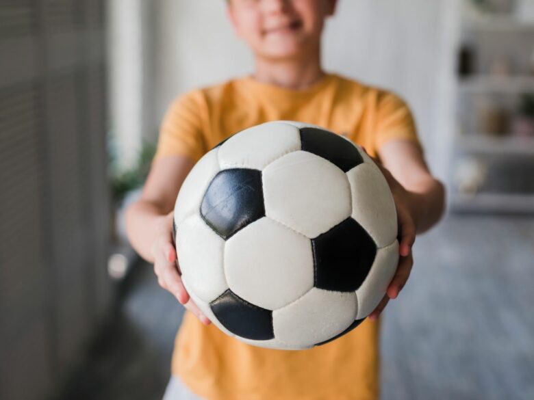 Почему футбол для ребенка - лучший выбор