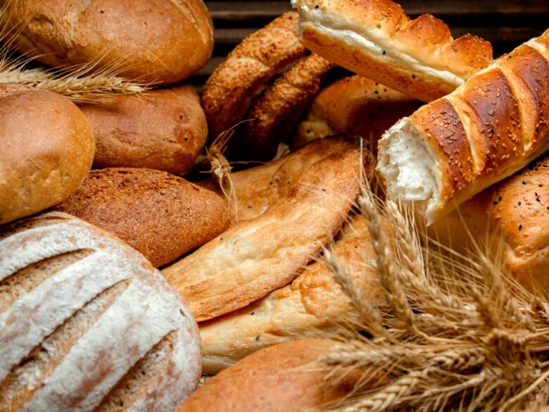 Ешь хлеб! А то останешься голодным! Откуда взялась привычка все заедать хлебом?