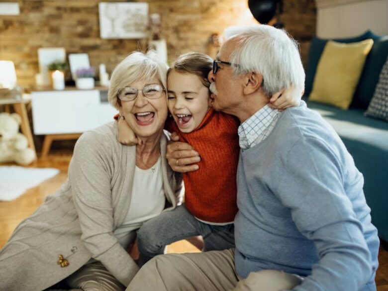 Стоит ли бабушек и дедушек привлекать к воспитанию внуков