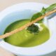 Зеленый суп из щавеля и шпината: очень простой рецепт, готовится за 20 минут
