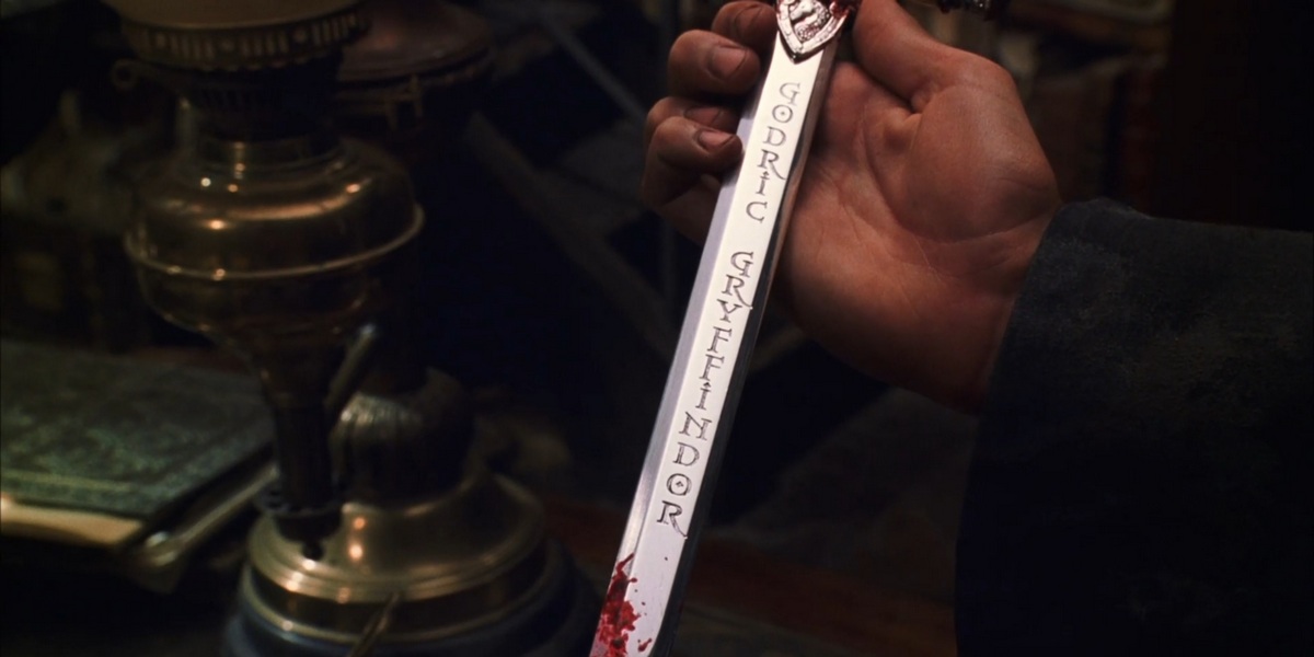 «Гарри Поттер»: почему Волан-де-Морт не превратил в крестраж меч Гриффиндора