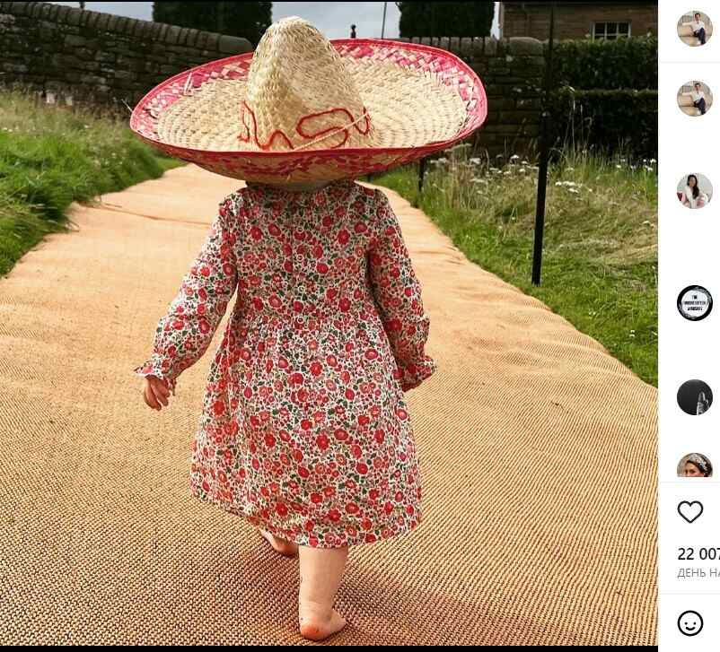 «Как мама, такая же стильная»: 2-летняя дочь принцессы Беатрис в гигантском сомбреро произвела фурор