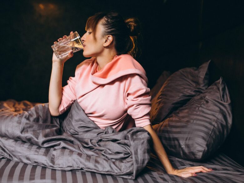 Стоит ли пить воду перед сном?