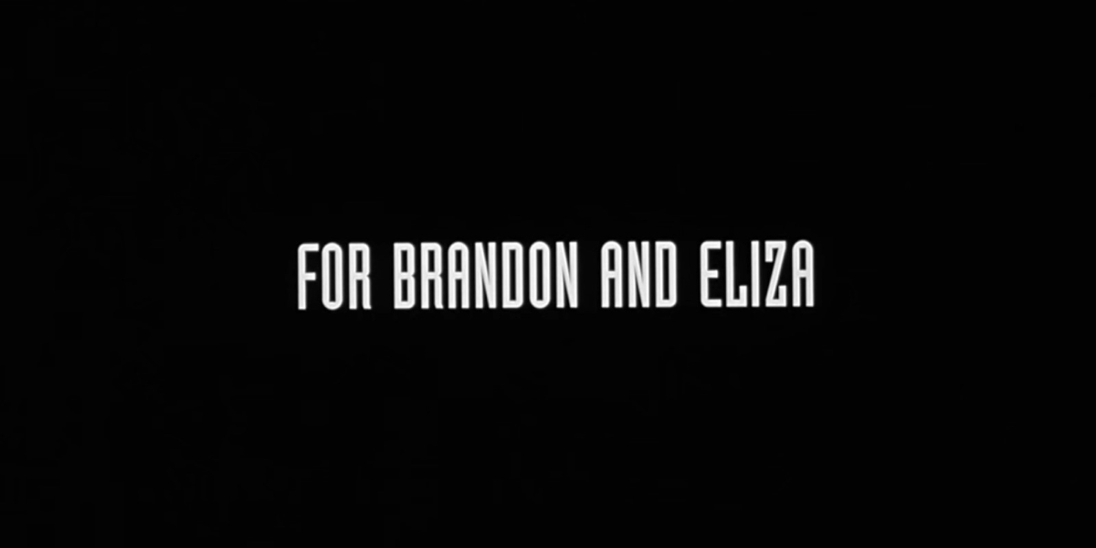 Почему фильм "Ворон" 1994 года посвящен не только погибшему на съемках Брэндону Ли, но и Элизе Хаттон