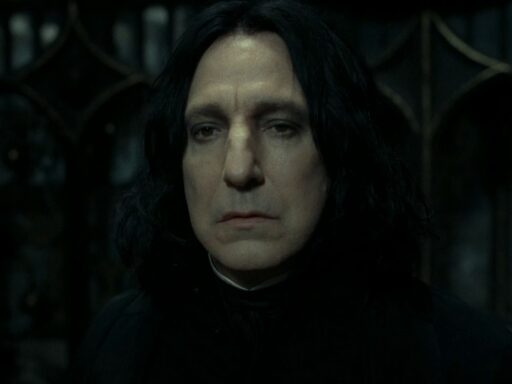 «Гарри Поттер»: трагическая история Северуса Снегга гораздо мрачнее, чем показали в фильмах