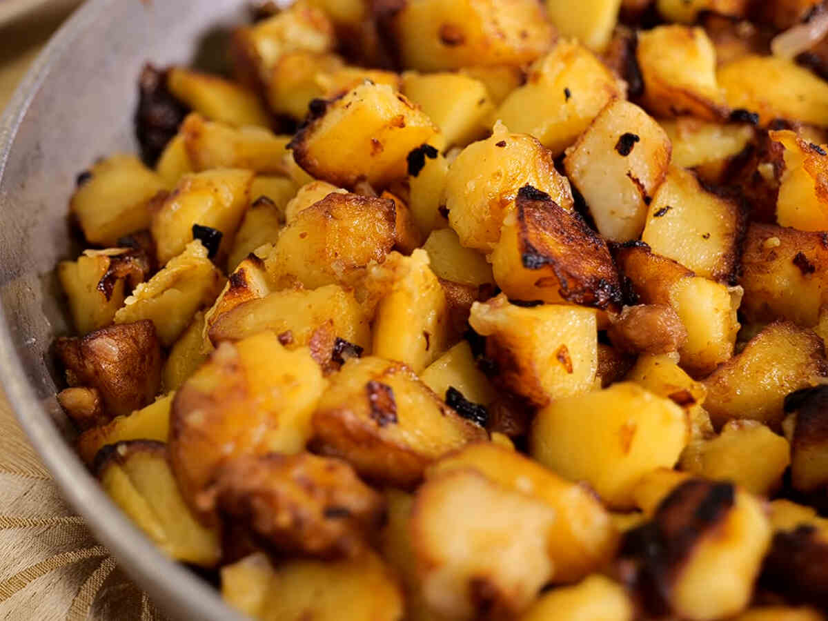 Жареная картошка с салом и луком — рецепт с фото пошагово. Как пожарить картошку с луком на сале?