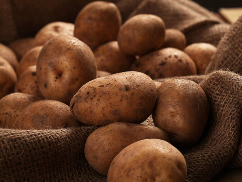 На вкус и цвет: влияет ли одно на другое у картошки?