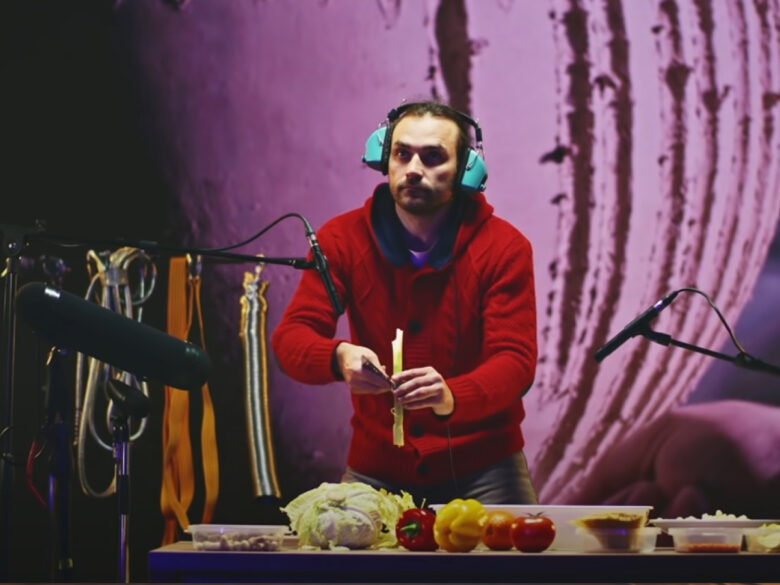 Жареный бекон и хруст морковки: как создают звуковые эффекты в кино