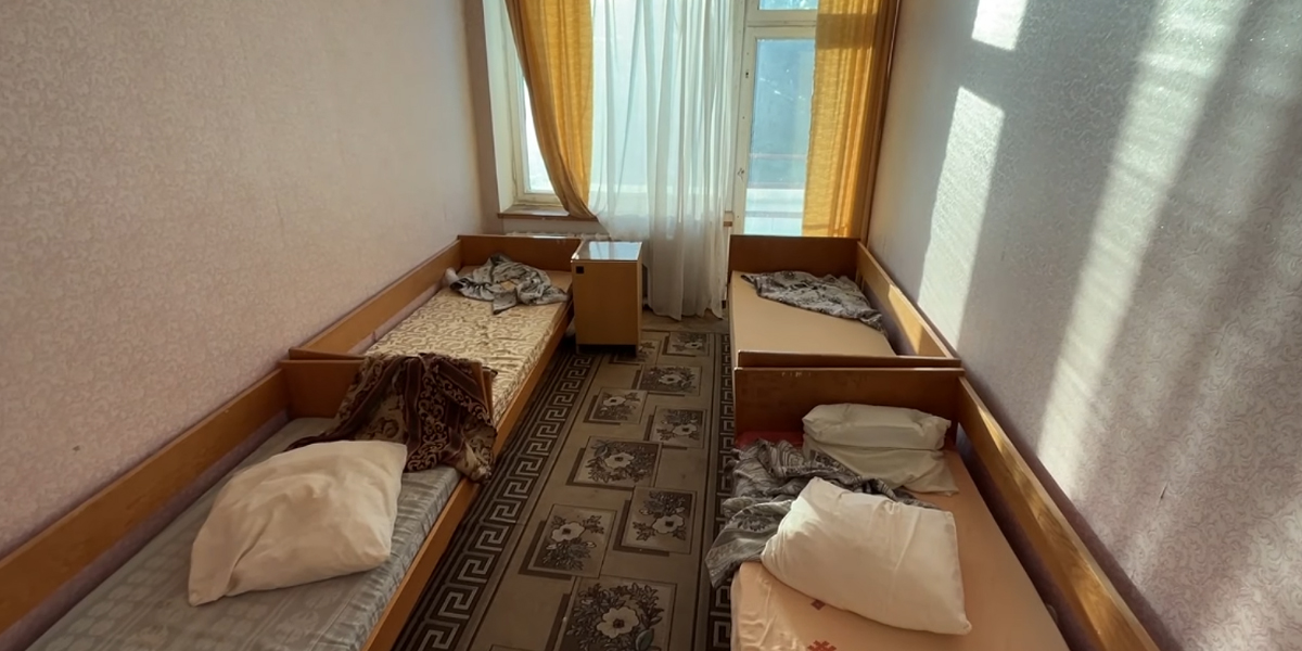 Смеяться запрещено: как выглядели советские гостиницы не для туристов, а для своих.
