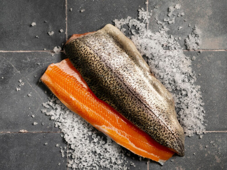 Универсальное средство для засолки рыбы, сала и грибов: что такое тузлук и с чем его едят