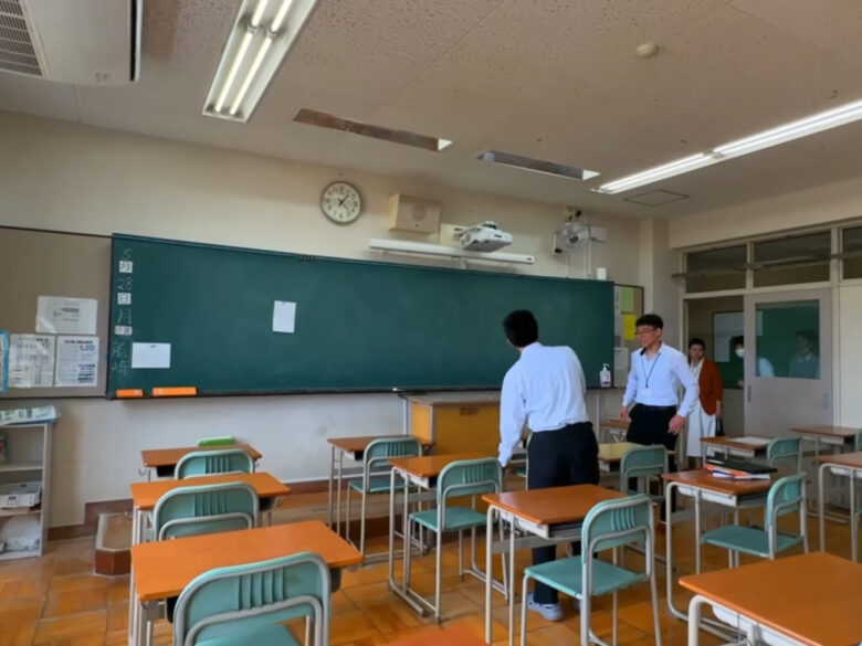 Как дети в Японии и Китае вынуждены бороться за высшее образование