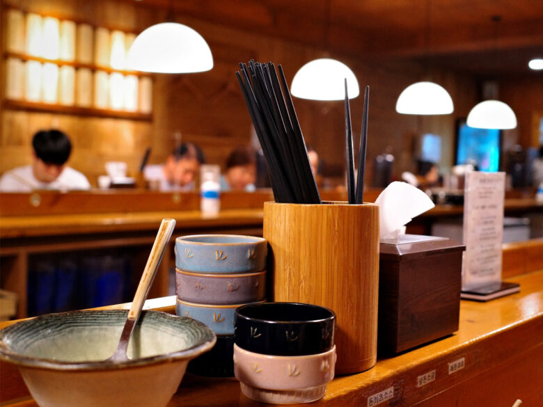 Японцы были бы в ужасе: какие ошибки вы совершаете в японских ресторанах
