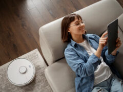 Девушка на двиане